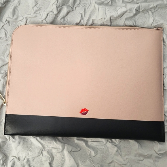 Kate Spade 'Minnie Mouse' Laptop Case - Picture 2 of 3